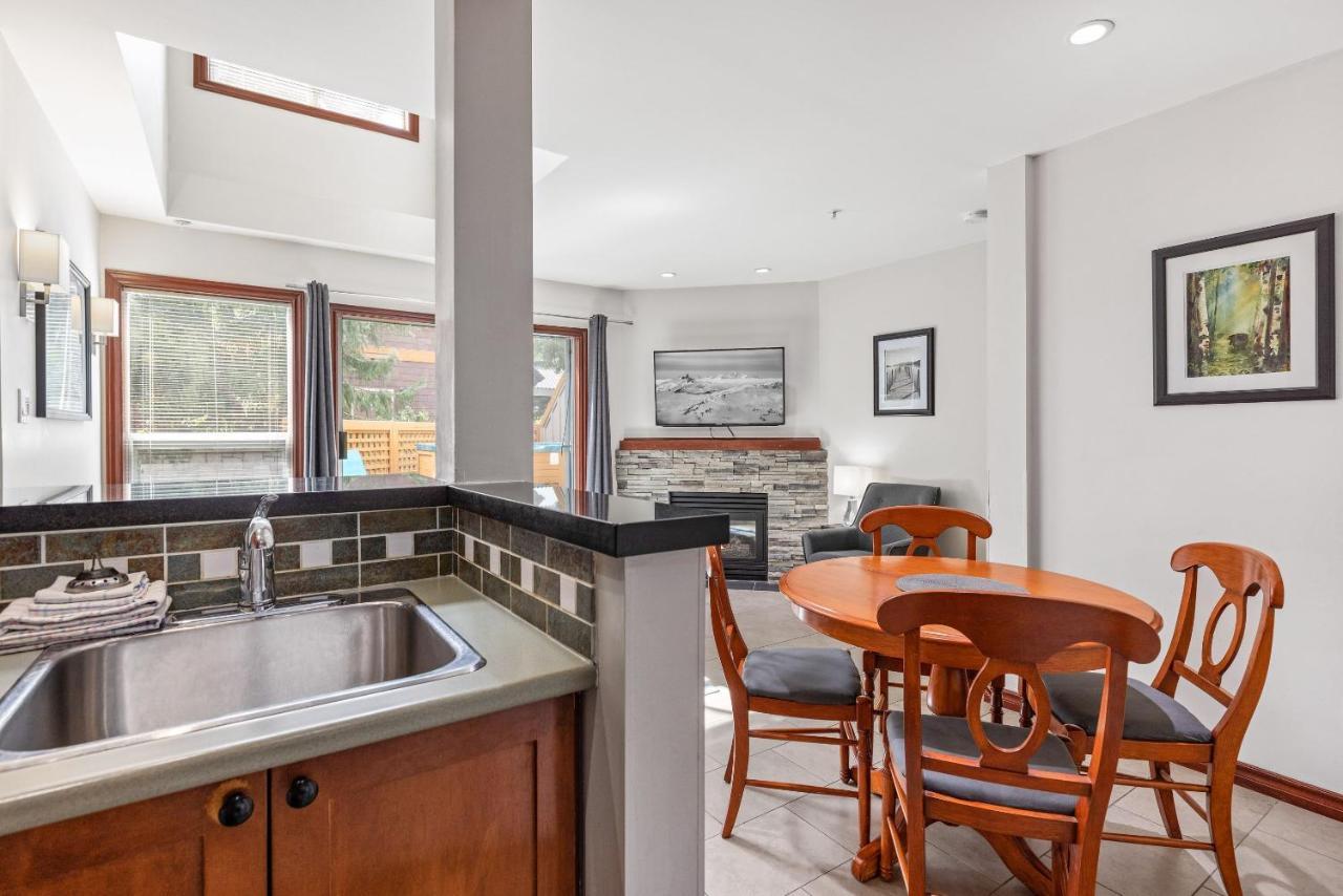 Glaciers Reach By Allseason Vacation Rentals Whistler Exteriör bild
