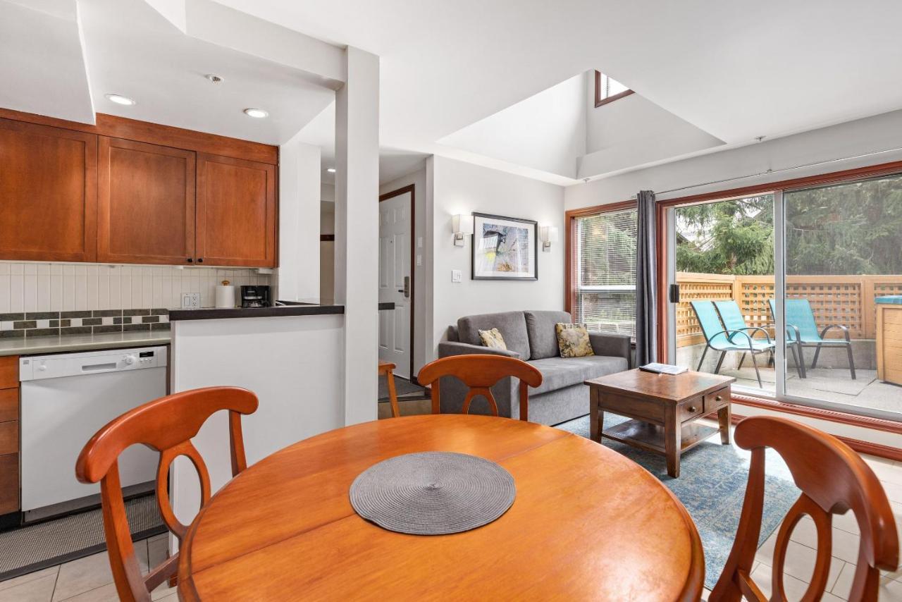 Glaciers Reach By Allseason Vacation Rentals Whistler Exteriör bild